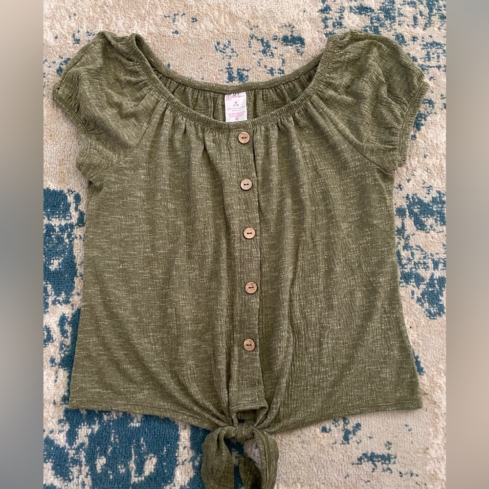Green short sleeve blouse